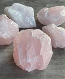 Calcite rose brute GAF TREASURES, idéale pour polissage et cabochon.