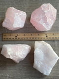 GAF TREASURES calcite rose brute, parfaite pour des pratiques spirituelles et décoratives.
