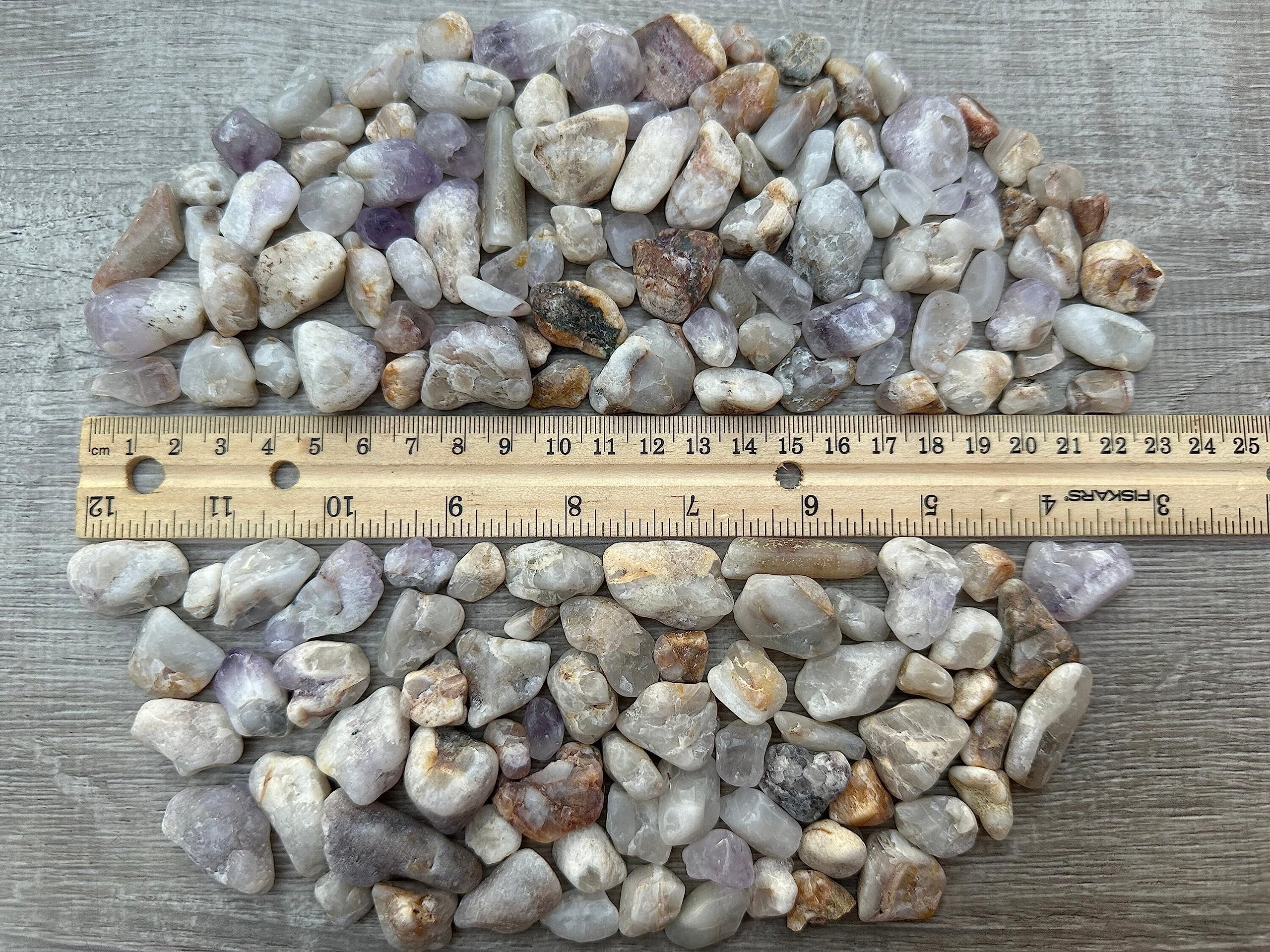 Quartz esprit naturel aux nuances variées, idéal pour artisanat et décor