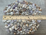 Quartz esprit naturel aux nuances variées, idéal pour artisanat et décor