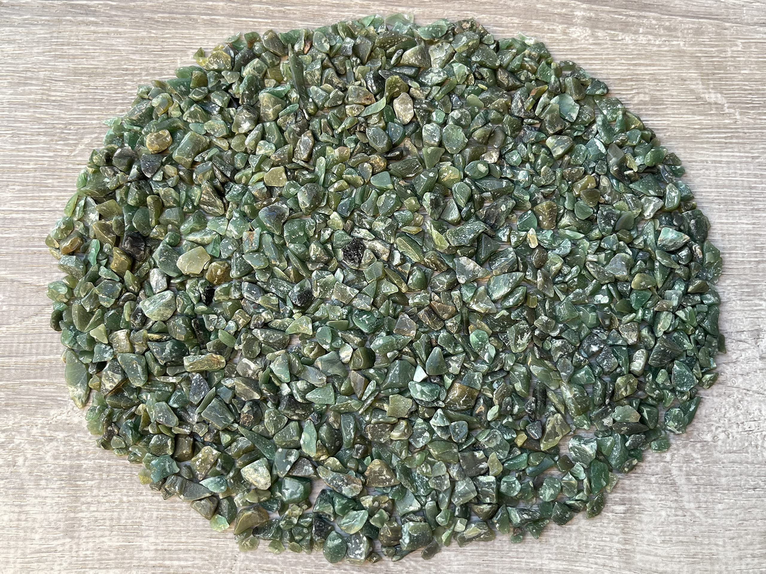 Cristaux miniatures d'aventurine verte par GAF TREASURES, parfaits pour créations artistiques.