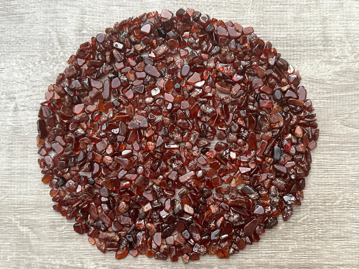 GAF TREASURES grenat orange: éclats naturels 2 oz pour décor durable et unique.