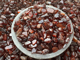 GAF TREASURES grenat orange: éclats naturels 2 oz, variations de couleur pour vos projets.