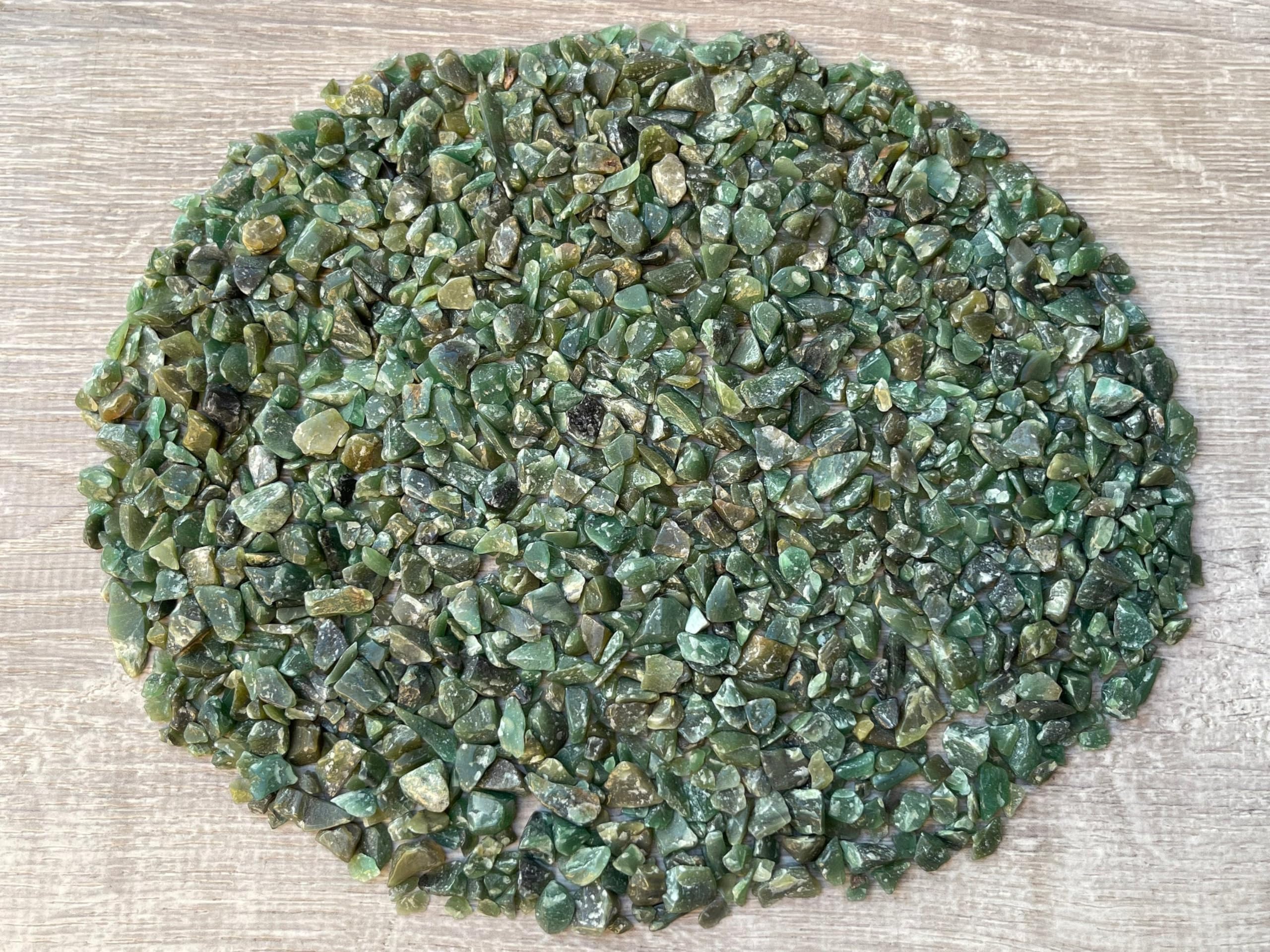 Morceaux d'aventurine verte par GAF TREASURES, idéal pour bijoux et bricolage décoratif.