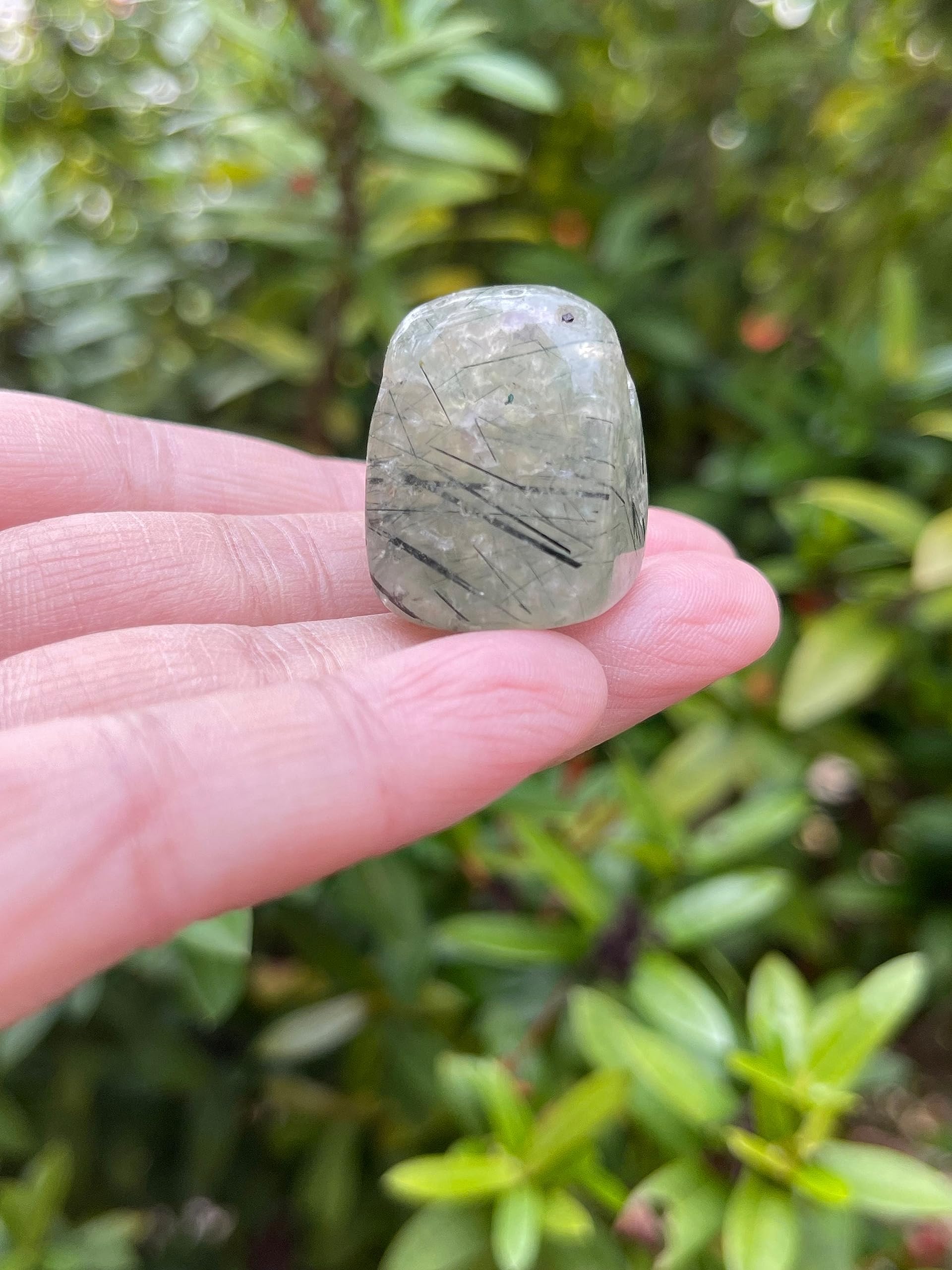GAF TREASURES Prehnite Rutile – galet poli idéal pour la méditation et le recentrage