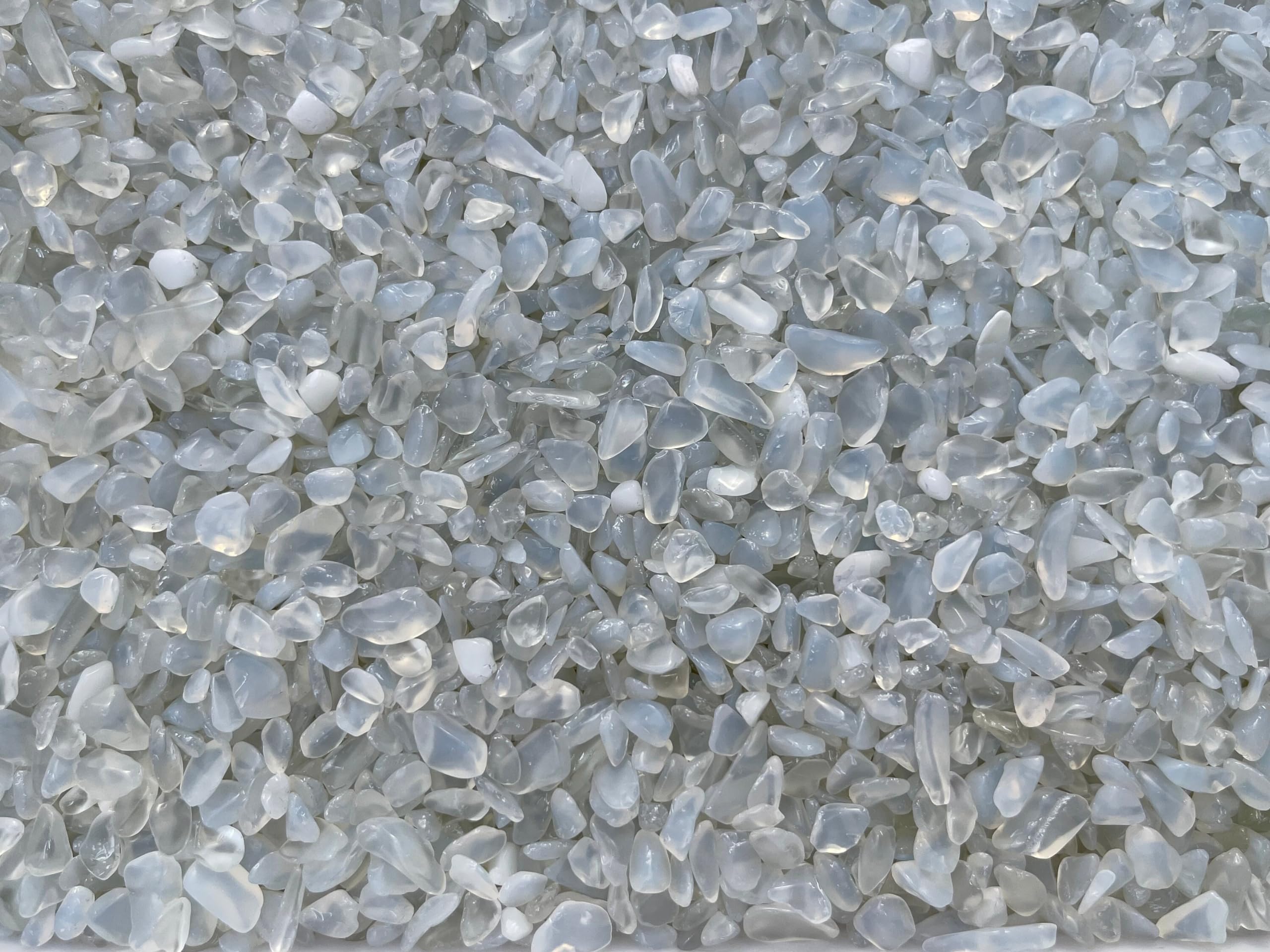 GAF TREASURES Opalite copeaux 5-12 mm: toucher satiné et couleur chatoyante.