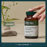 Gaia Herbs PRO 3-en-1 schisandra baies, associant énergie et résilience.