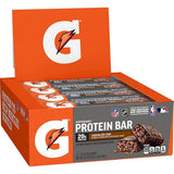 Barre protéinée Gatorade chocolat-pépites, idéale après l'entraînement pour soutenir le glycogène musculaire.