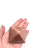 GEMSCITE aventurine rouge, pyramide énergie positive et ambiance favorable.