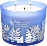 Bougie GIFTAWAY à trois mèches avec brume florale inspirée forêt.