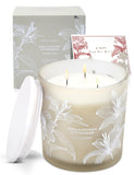 Bougie GIFTAWAY design chic apportant une touche moderne au salon.