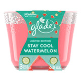 Bougie Glade Stay Cool Watermelon à 3 mèches, ambiance printanière et parfum fruité rafraîchissant.