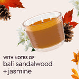 Ambiance cosy créée par Glade Cashmere Woods dans le salon ou la salle de bain.