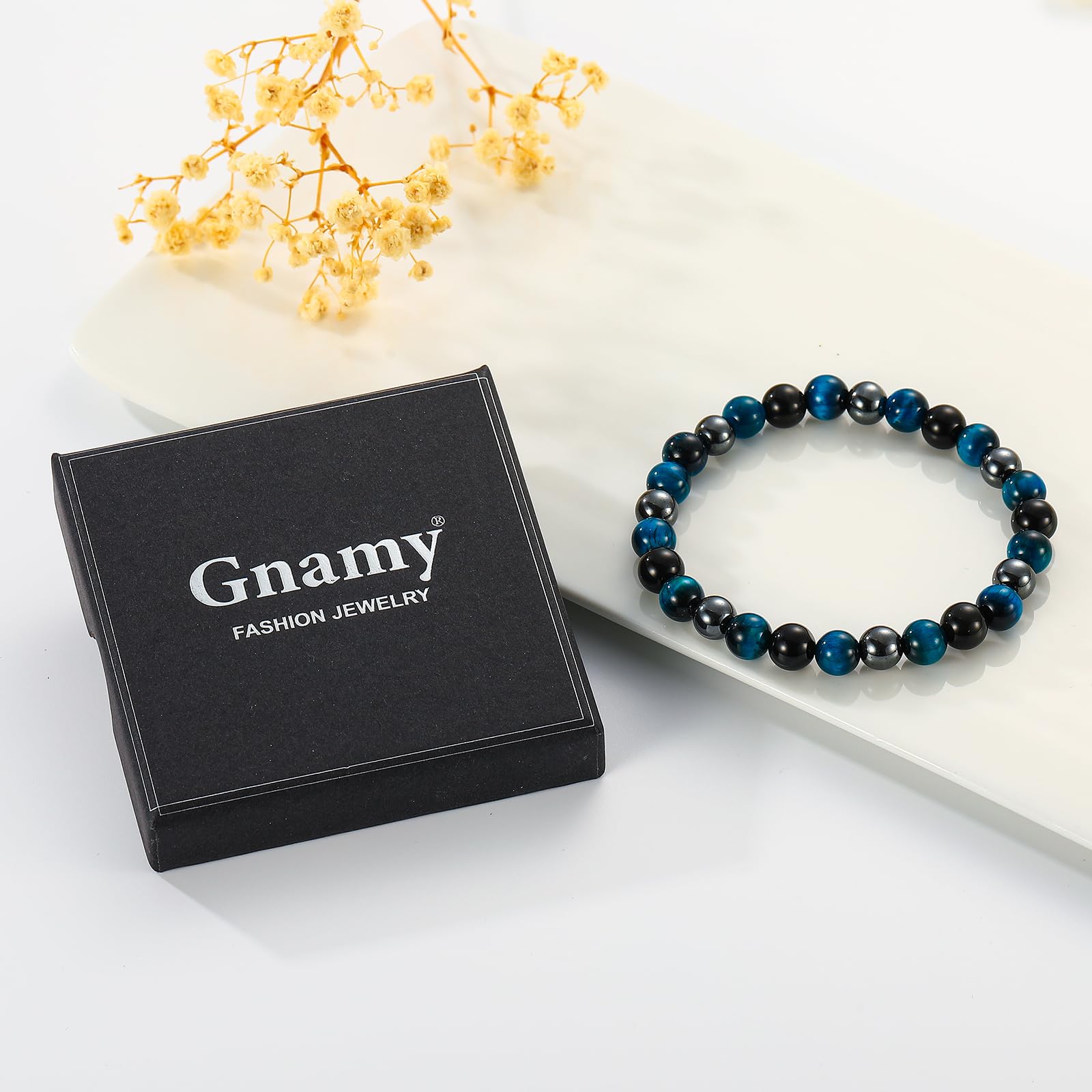Gnamy bracelet porté par homme, style discret et durable.