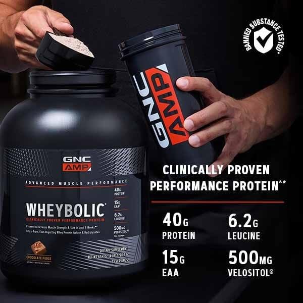 GNC AMP Wheybolic, boîteportions 25 prête à l’emploi dans la routine sportive.