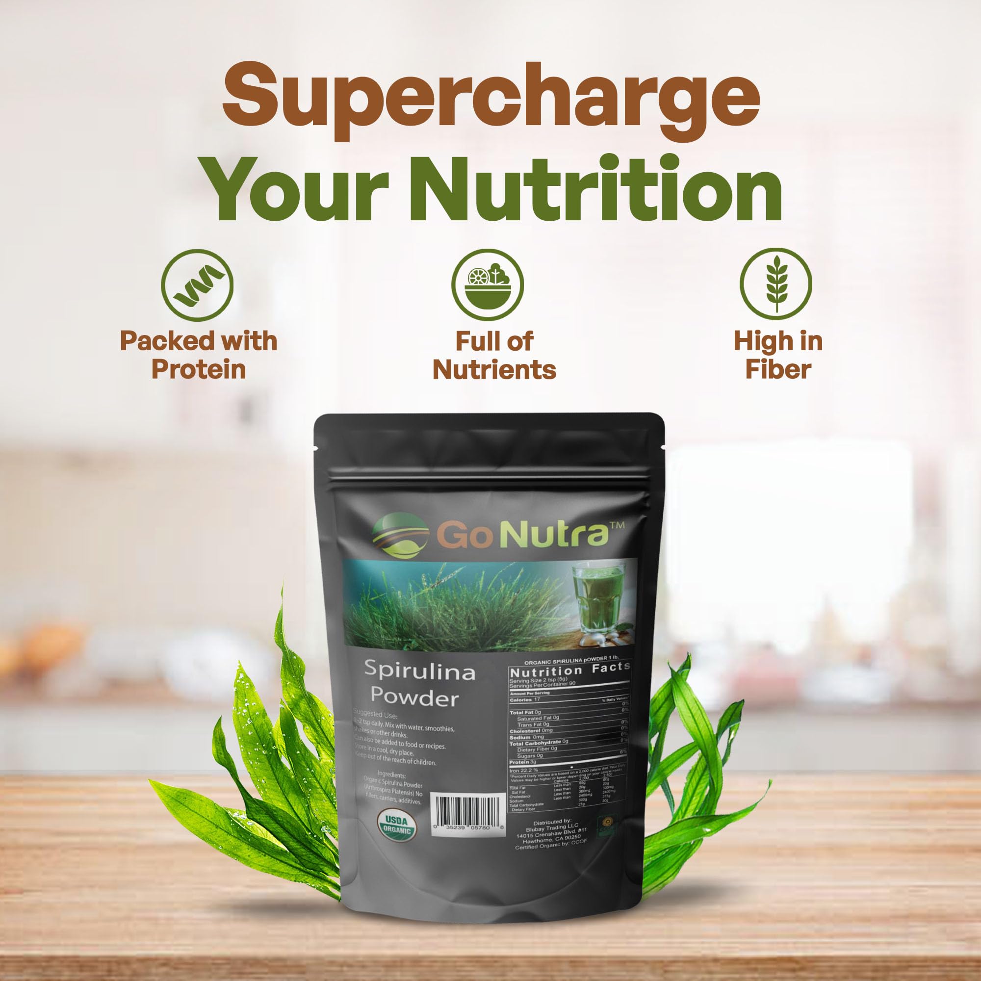 Go Nutra Spiruline en poudre dans un smoothie, apporte protéines et minéraux.