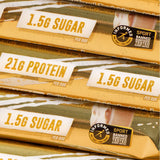 Barre Grenade Caramel Chaos prête à être transportée pour un snack portable.