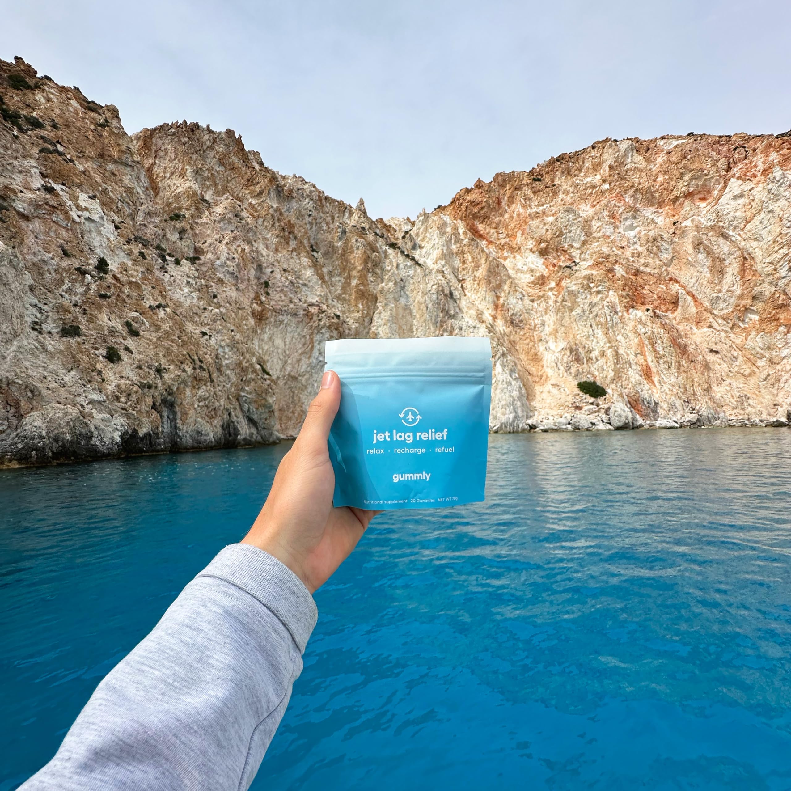 Gummly Jet Lag Gummies usage voyage illustre une utilisation simple sans eau.