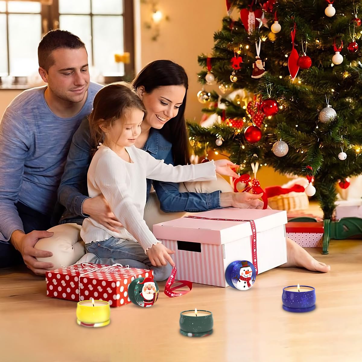 Bougie Haoson pomme cannelle avec motif Père Noël pour décor festif.