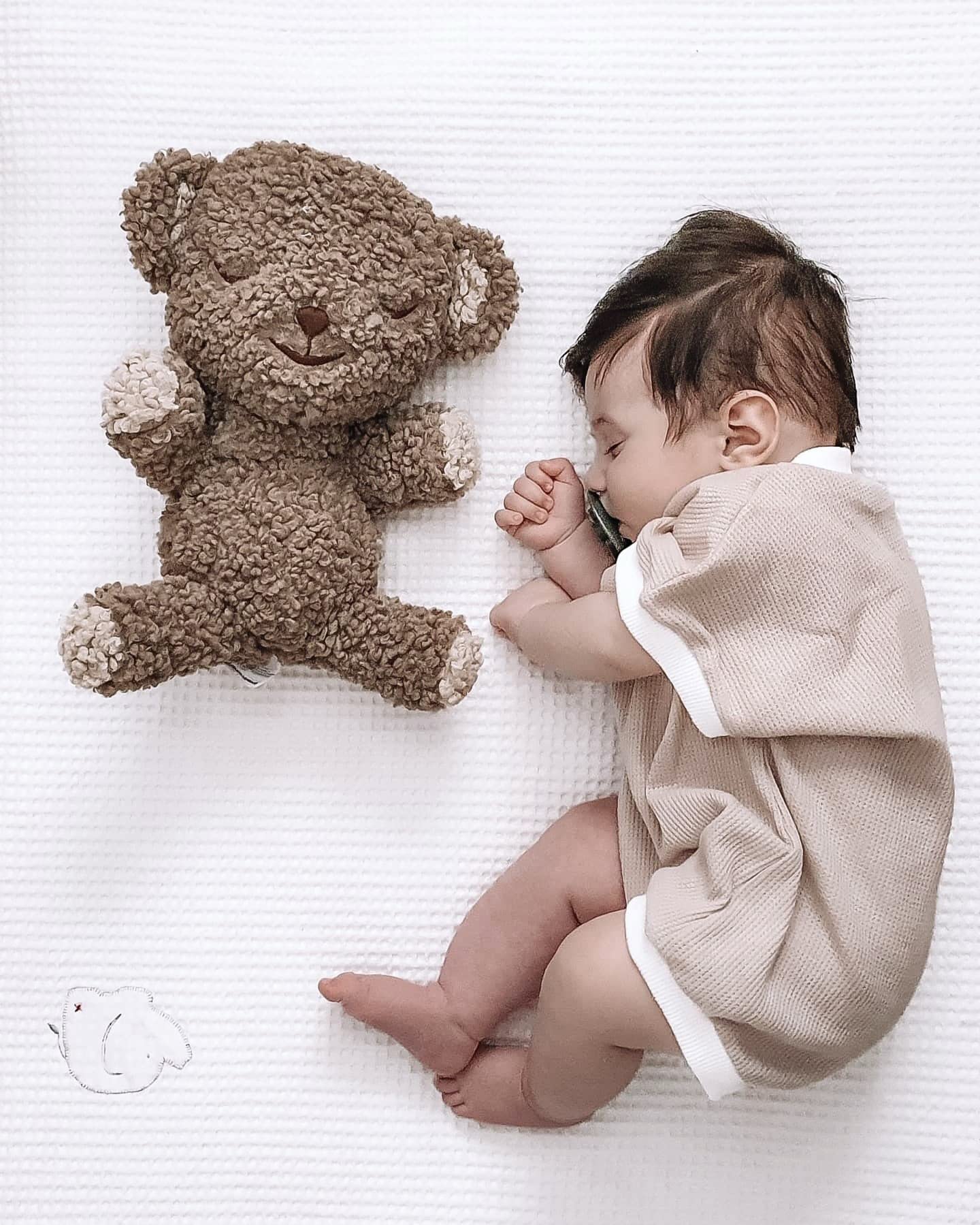 SNOObear-textures-douces, offre une expérience sensorielle réconfortante.