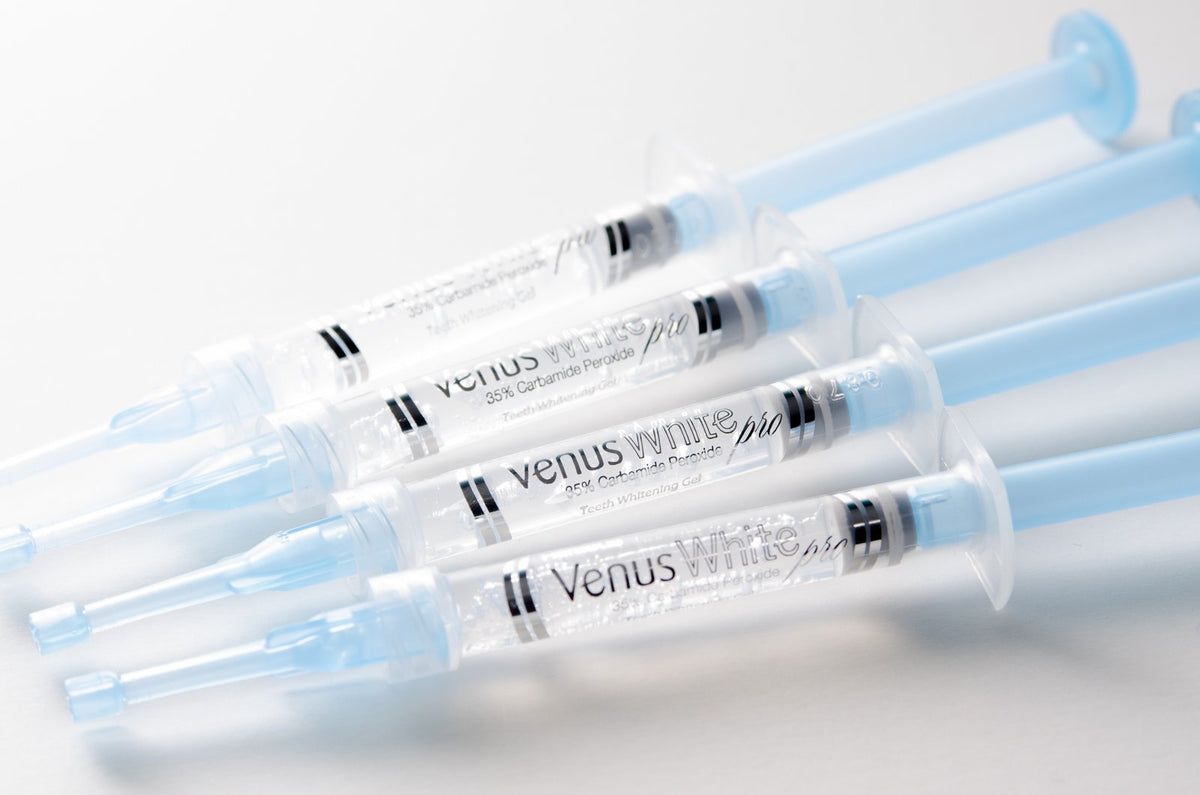 Hareus Kulzer Venus gel blanchissant, kit de 4 tubes, pratique pour les soins à domicile.