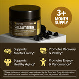Dissolution facile du shilajit HAVASU NUTRITION dans une boisson chaude.