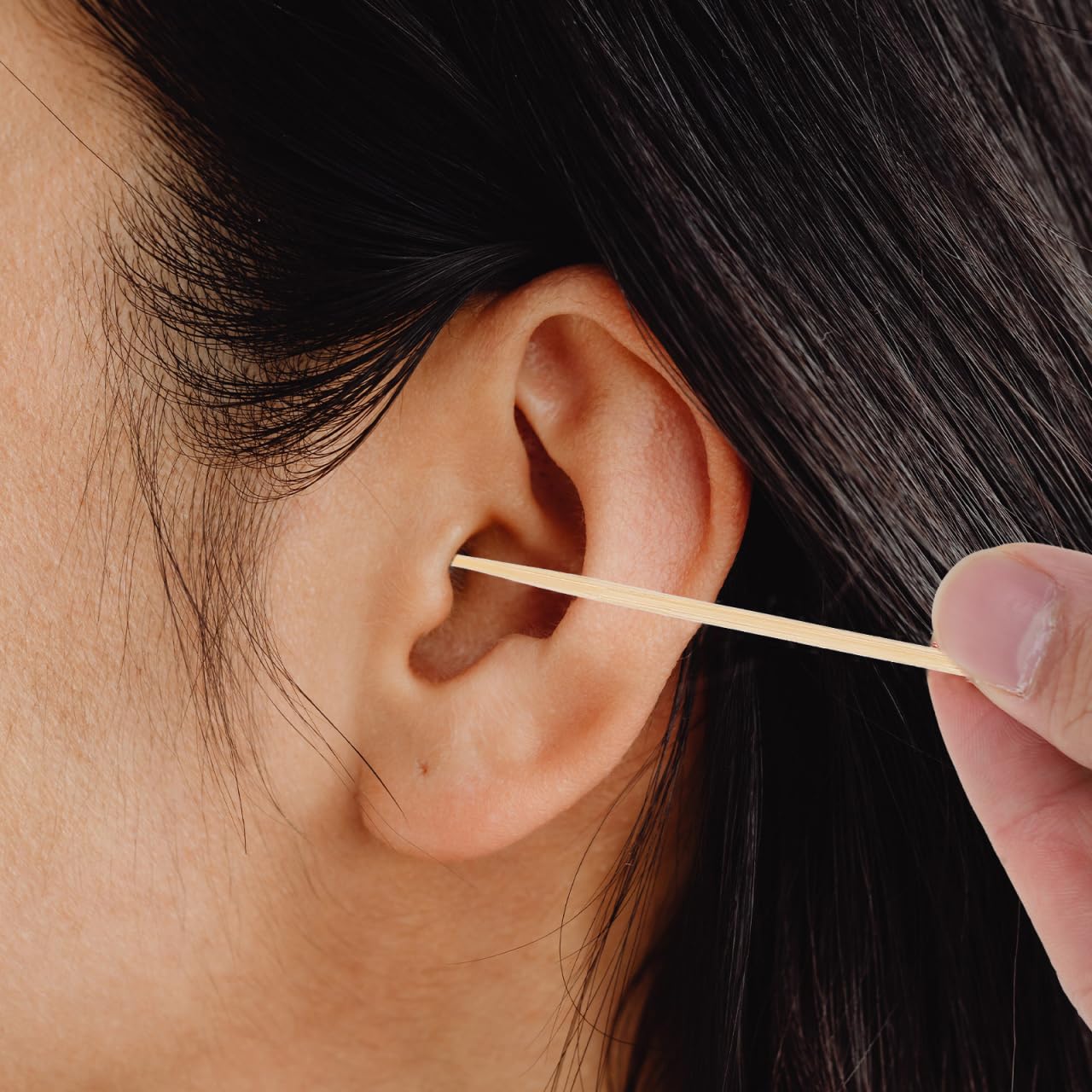 Cure-oreilles Healifty dimensions 18x0,3x0,3 cm, taille pratique.