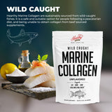 Mélange dans le café du matin avec la poudre de collagène marin