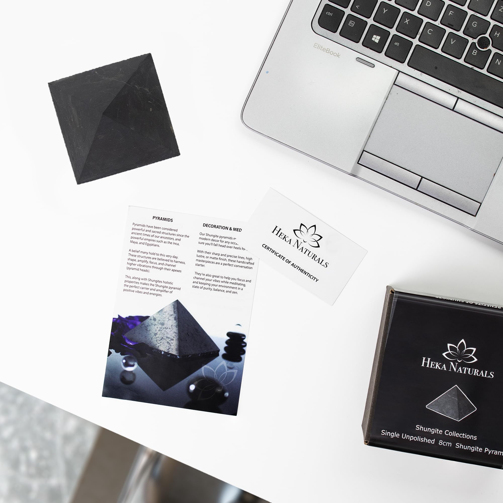 Déco Bureau Shungite par Heka Naturals, apporte calme et énergie équilibrée
