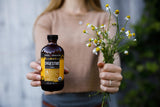 Flacon Herbal Revolution sur plan de bois prêt à être utilisé.