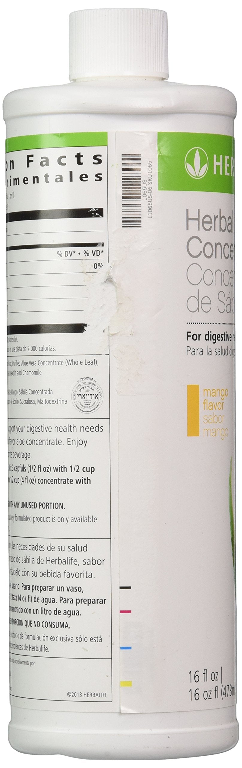 Verre avec glaçons et Herbalife Aloé Drink Concentré Mangue pour une pause rafraîchissante.