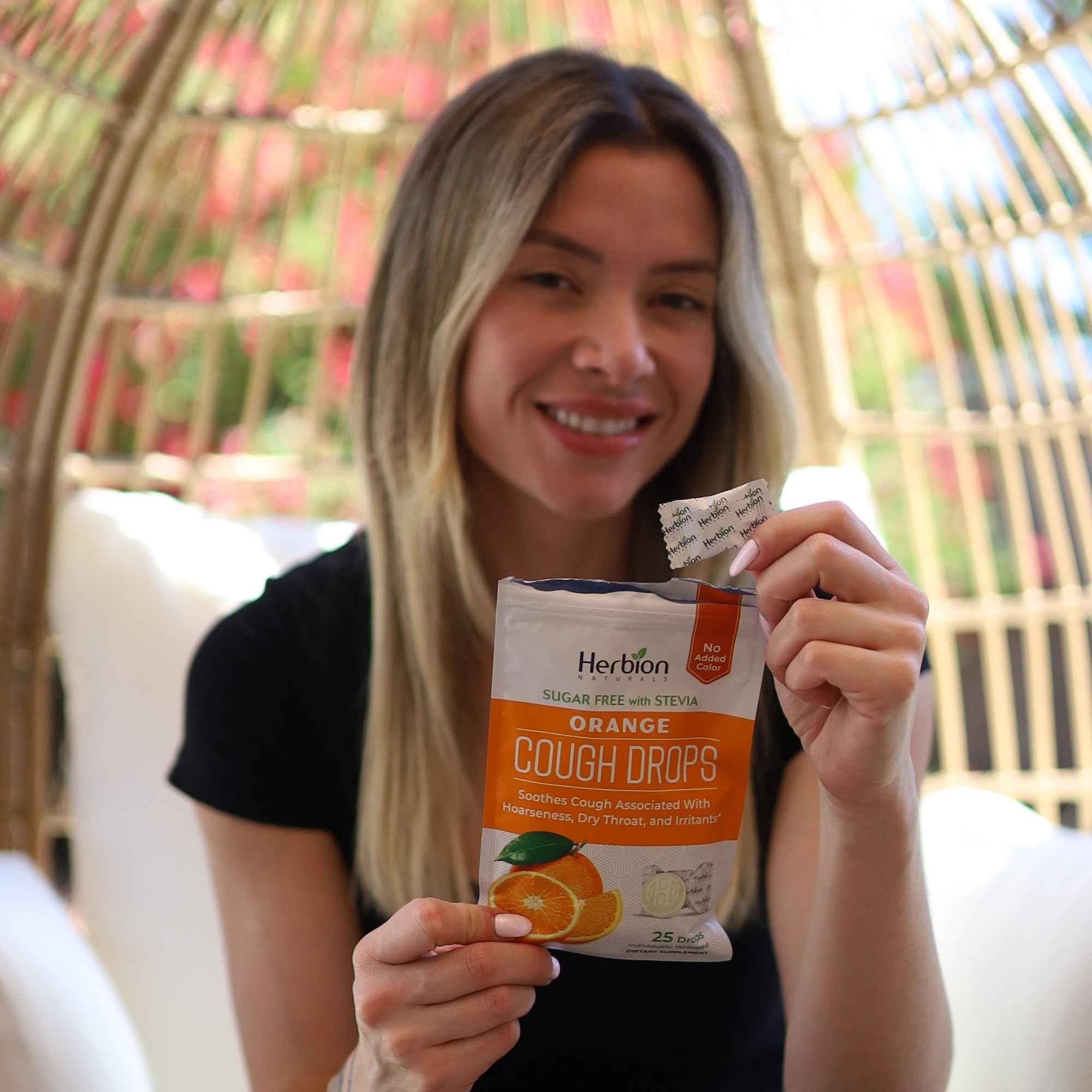 Pastilles HERBION Naturals, emballage compact et pratique en voyage