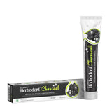 Herbodent Charbon Dentifrice – texture charbon actif pour un brossage en profondeur.