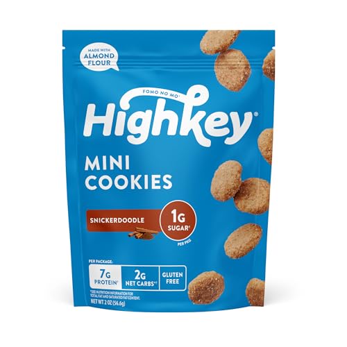 HIGHKEY Snickerdoodle biscuits-en-pile: texture croustillante et appétissante.