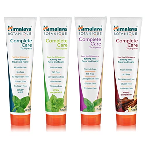 Himalaya Botanique Complete Care, mousse-dentifrice visible, nettoyage en douceur des dents.