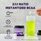 Mélange HINI Pure BCAA dans une boisson, prêt à l’entraînement pour l’endurance.
