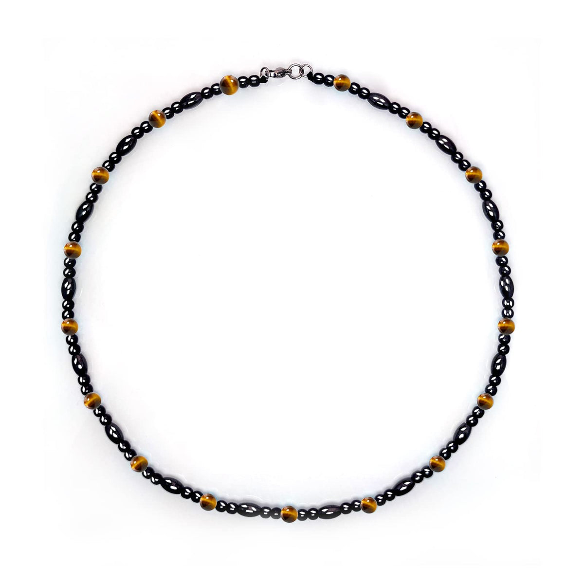 Hion collier magnétique en hématite, allure intemporelle et raffinée.