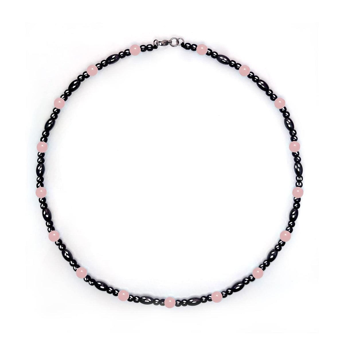 Collier magnétique Hion en hématite, allure sophistiquée et porté quotidien.