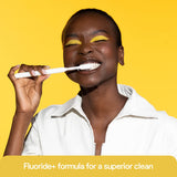 Logo HI par Hismile sur l'emballage, offre de marque premium reconnue.