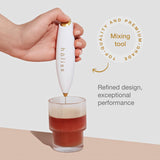 HOLISS poudre goût fruits rouges dans un verre d'eau rafraîchissant