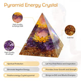 Pyramide Hopeseed Orgone avec anneau en cuivre doré, décor élégant.