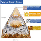 Pyramide Hopeseed Orgone cristal blanc reflétant la lumière et pureté visuelle.