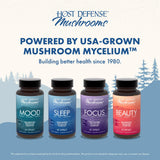 Host Defense MycoBenefits Sleep : vue globale de la bouteille et des capsules dans un décor apaisant.