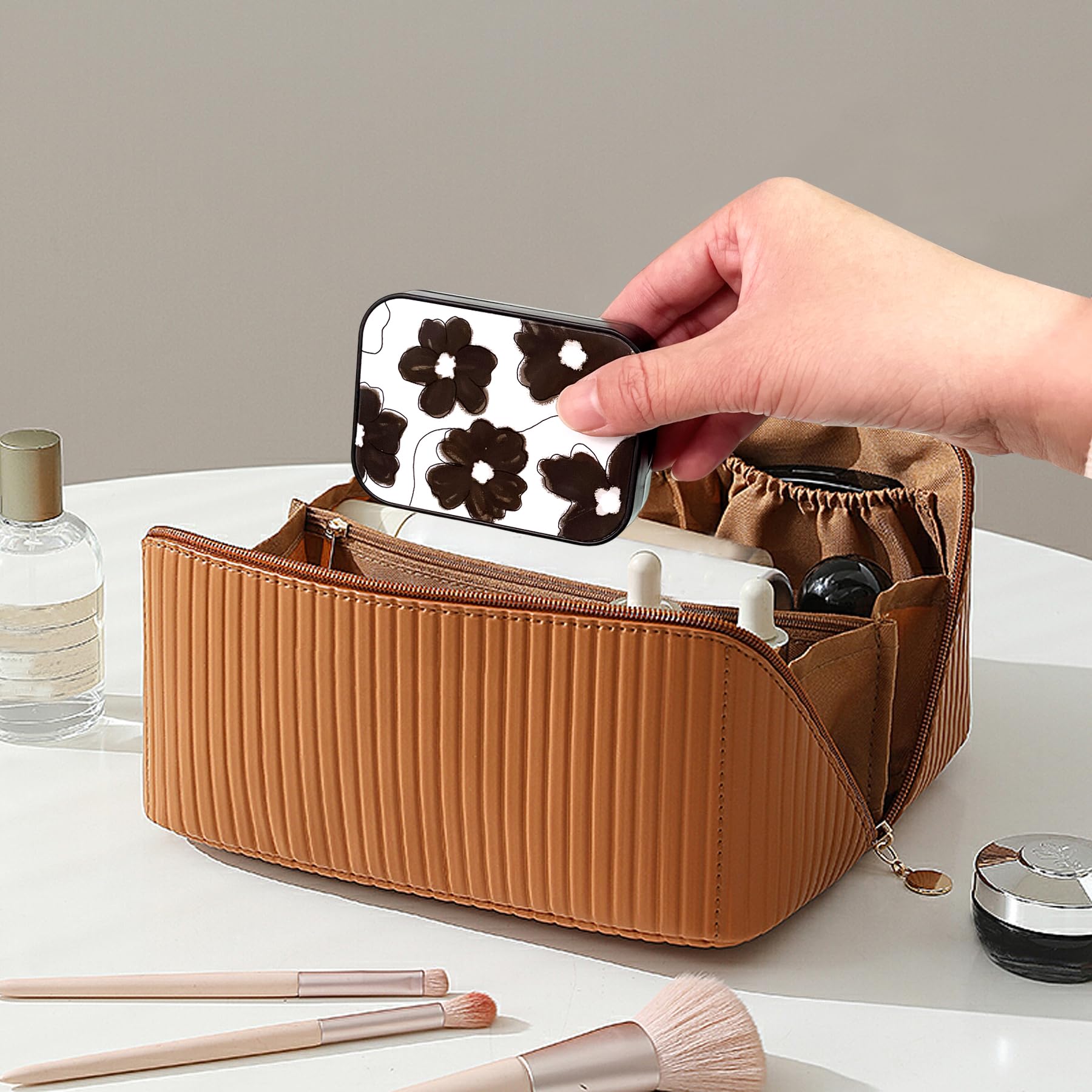 Kit Howinn 6-en-1 avec accessoires utiles pour lentilles en déplacement.