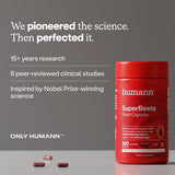 Verre d’eau accompagné des capsules Humann SuperBeets, préparation pratique avant le repas.
