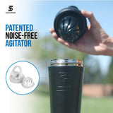 Ice Shaker se glisse dans un porte-gobelet standard pour un transport facile.