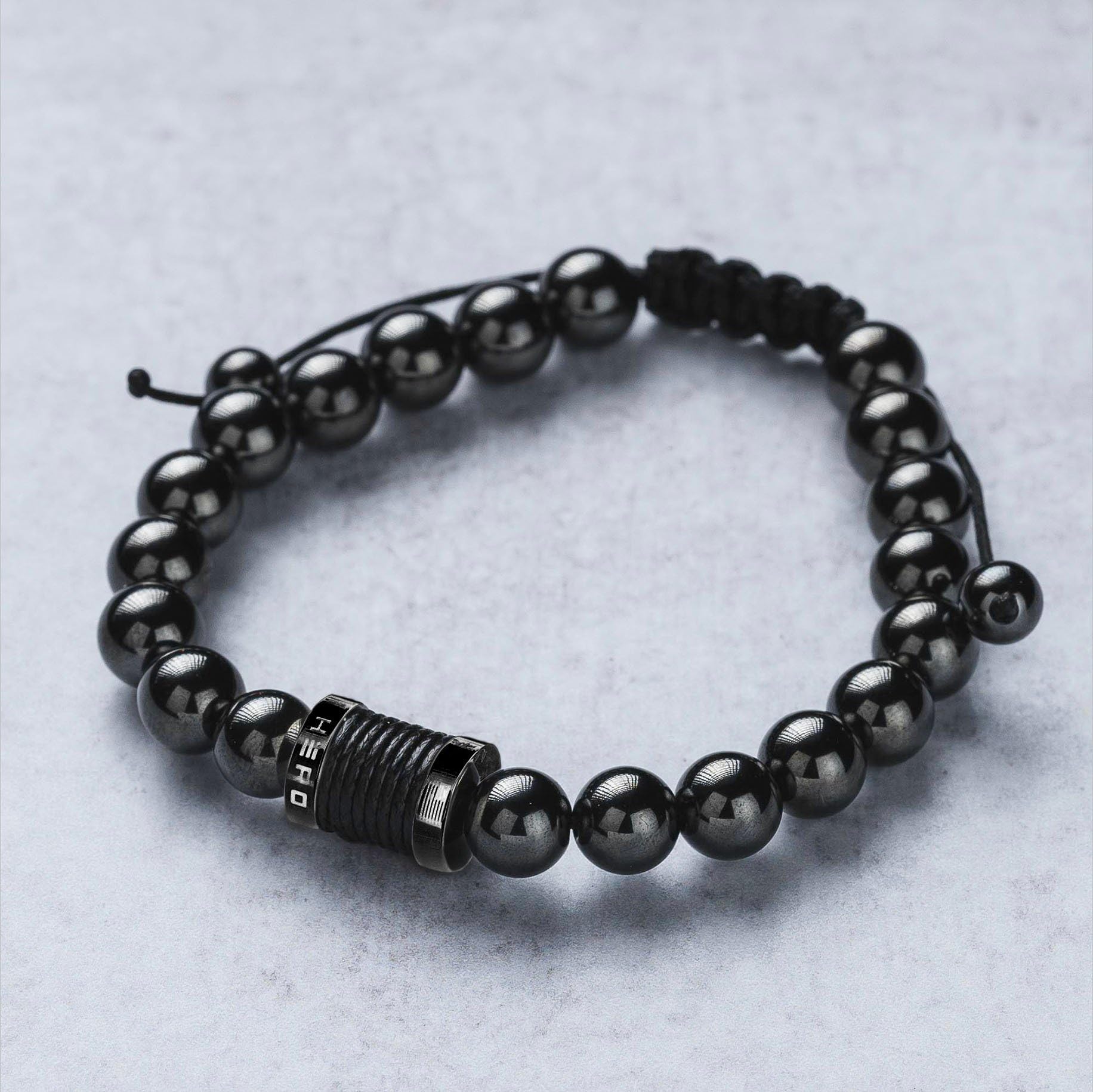 Bracelet iHeartDogs Hero ajustable en nylon, porté quotidien confortable.