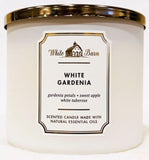 Bougie Iliemoc White Barn à trois mèches avec huiles essentielles pour une ambiance chaleureuse.