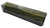 Obelisque obsidienne doree favorisant l'equilibre emotionnel et la concentration.