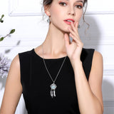 Détails plume et motif attrape-rêves sur le pendentif INFUSEU